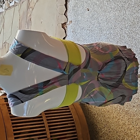 O'stin Studio sports top with jogger bra colorful abstract size small - Picture 4 of 6